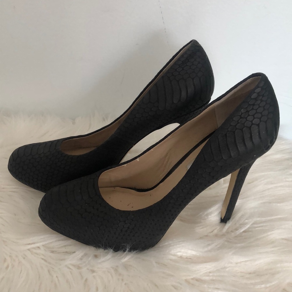INC Intl black snakeskin "Lilly" heels sz 6.5